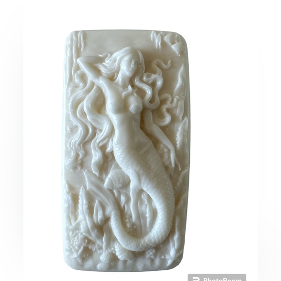 Hand Crafted Soap Mermaid Bar - Strawberry Pound Cake - Picture 7 of 8